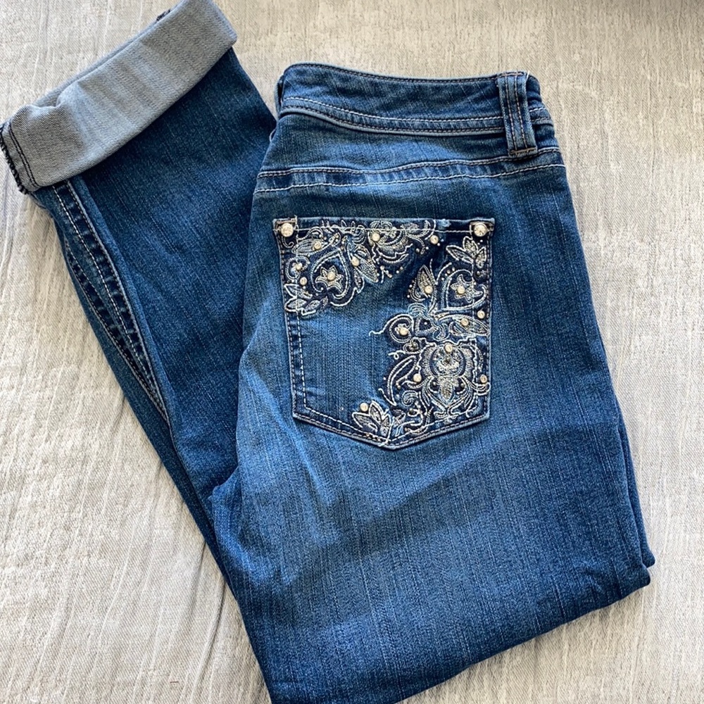 WHBM Slim Crop jeans w/ rhinestone bling size 6
